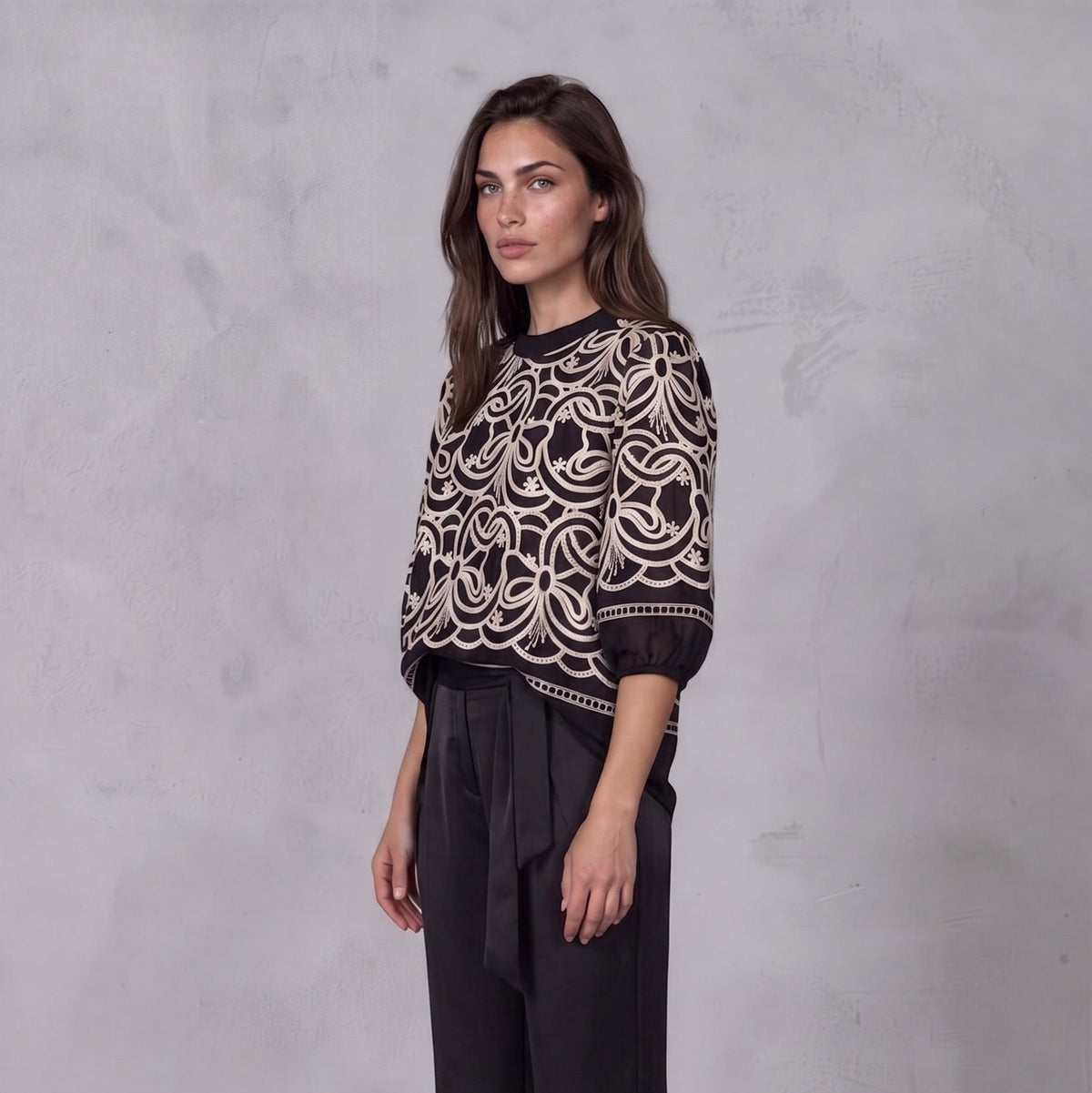 Blusa bordada SEVILLA color Negro