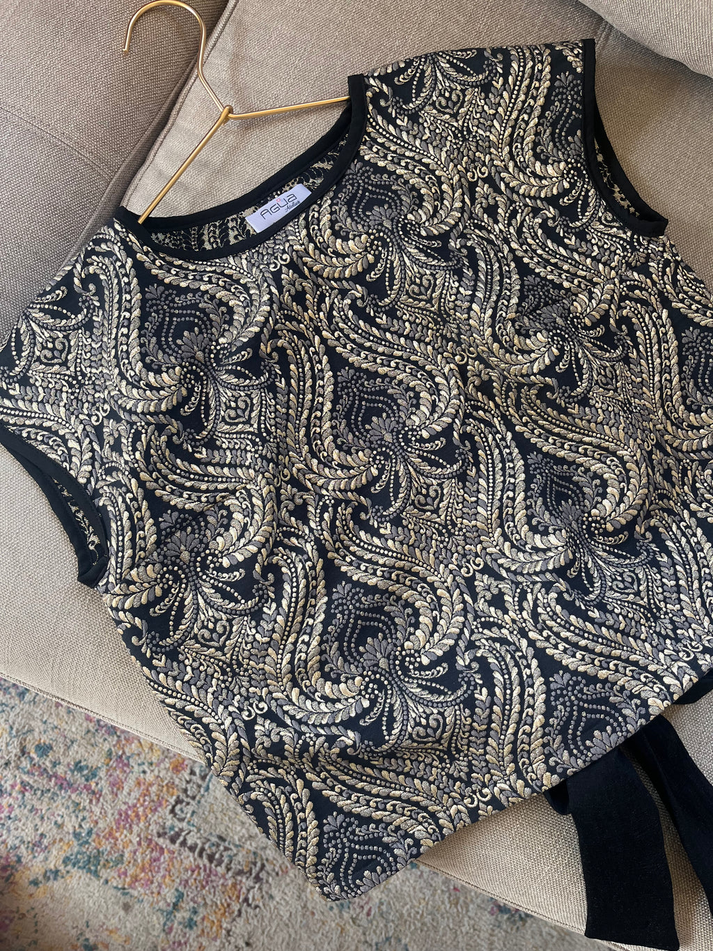 Top de brocato OSLO Negro & dorado